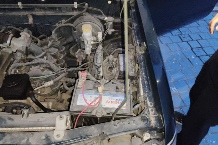 Used Dongfeng Ruichi 2013 2.4L Gasoline Two-Wheel Drive Standard Version ZG24 Engine Bay Left