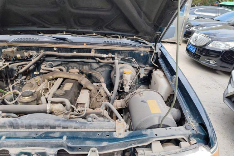 Used Dongfeng Ruichi 2013 3.2T Xingye Edition Diesel 4x4 Standard Version CYQD80-E4 Engine Bay Left