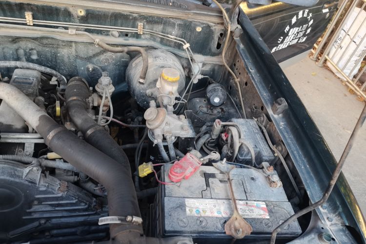 Used Dongfeng Ruichi 2013 2.2T Diesel Two-Wheel Drive Standard Version ZD22TE Engine Bay Left