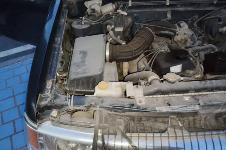 Used Dongfeng Ruichi 2013 2.4L Gasoline Two-Wheel Drive Standard Version ZG24 Engine Bay Right