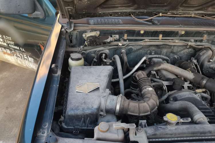Used Dongfeng Ruichi 2013 2.2T Diesel Two-Wheel Drive Standard Version ZD22TE Engine Bay Right