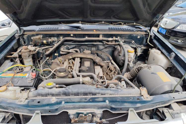 Used Dongfeng Ruichi 2013 3.2T Xingye Edition Diesel 4x4 Standard Version CYQD80-E4 Engine Bay