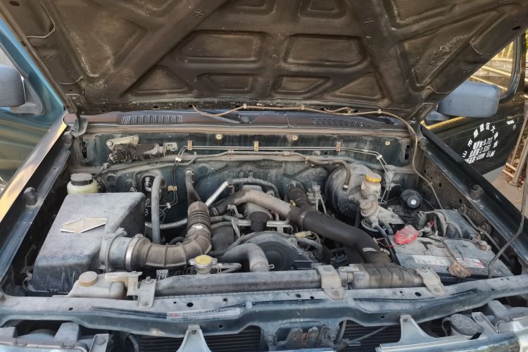 Used Dongfeng Ruichi 2013 2.2T Diesel Two-Wheel Drive Standard Version ZD22TE Engine Bay
