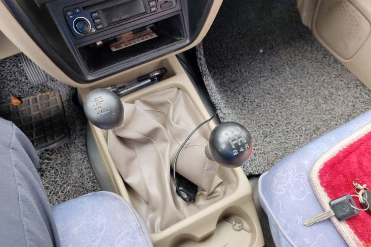 Used Dongfeng Ruichi 2013 3.2T Xingye Edition Diesel 4x4 Standard Version CYQD80-E4 Gear Lever