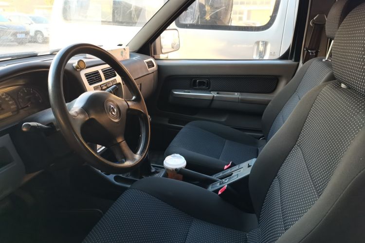 Used Dongfeng Ruichi 2013 2.2T Diesel Two-Wheel Drive Standard Version ZD22TE Left Front Seat