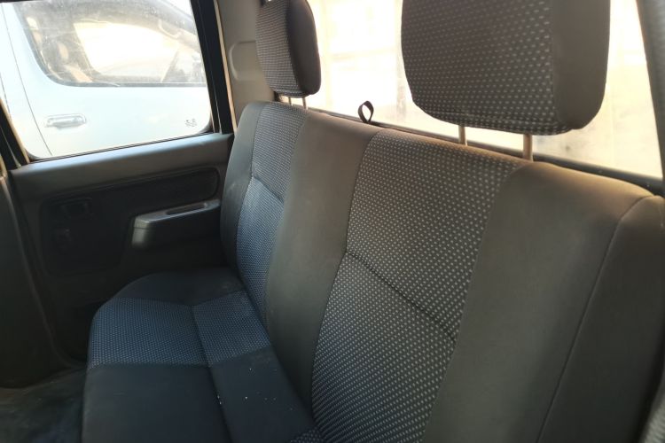 Used Dongfeng Ruichi 2013 2.2T Diesel Two-Wheel Drive Standard Version ZD22TE Left Rear Seat