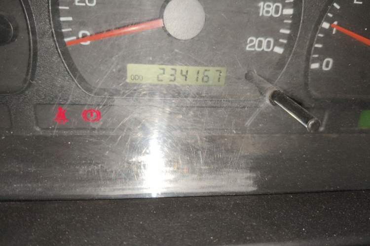 Used Dongfeng Ruichi 2013 2.4L Gasoline Two-Wheel Drive Standard Version ZG24 Odometer Close Up