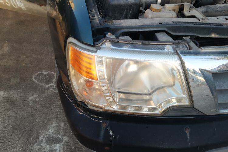 Used Dongfeng Ruichi 2013 2.2T Diesel Two-Wheel Drive Standard Version ZD22TE Right Front Headlight