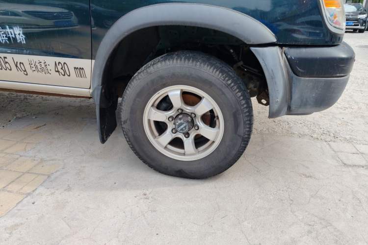 Used Dongfeng Ruichi 2013 3.2T Xingye Edition Diesel 4x4 Standard Version CYQD80-E4 Right Front Wheel Hub
