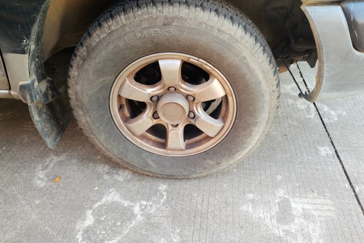 Used Dongfeng Ruichi 2013 2.2T Diesel Two-Wheel Drive Standard Version ZD22TE Right Front Wheel Hub