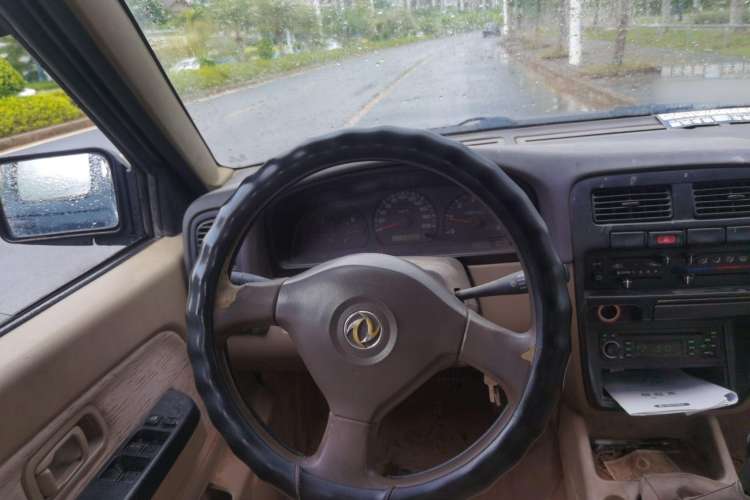 Used Dongfeng Ruichi 2013 2.5T Diesel Two-Wheel-Drive Standard Version ZD25TCI Steering Wheel
