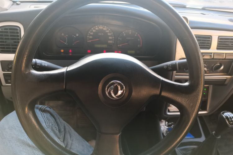 Used Dongfeng Ruichi 2013 2.2T Diesel Two-Wheel Drive Standard Version ZD22TE Steering Wheel