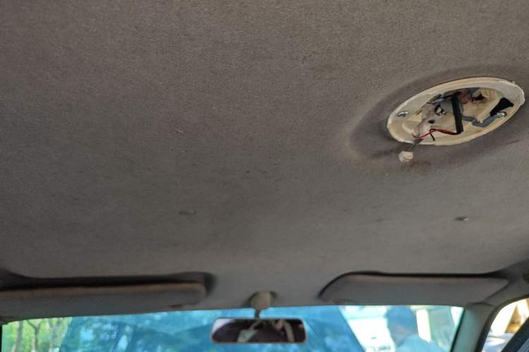 Used Dongfeng Ruichi 2013 2.2T Diesel Two-Wheel Drive Standard Version ZD22TE Headliner