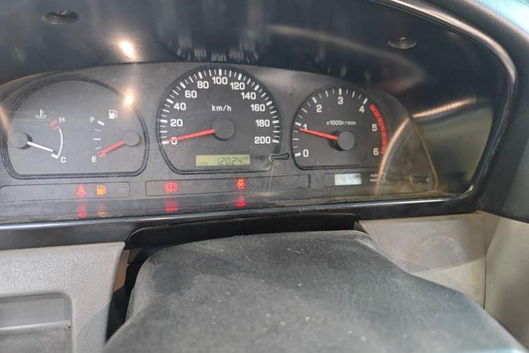 Used Dongfeng Ruichi 2013 2.2T Diesel Two-Wheel Drive Standard Version ZD22TE Odometer Close Up
