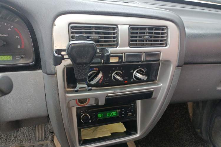 Used Dongfeng Ruichi 2013 3.2T Xingye Edition Diesel 4x4 Standard Version CYQD80-E4 Audio And AC Panel
