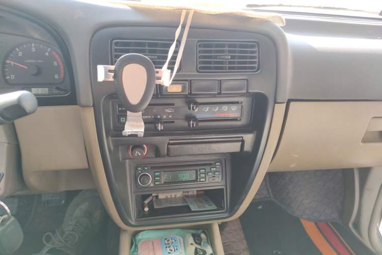 Used Dongfeng Ruichi 2013 2.2T Diesel Two-Wheel Drive Standard Version ZD22TE Audio And AC Panel