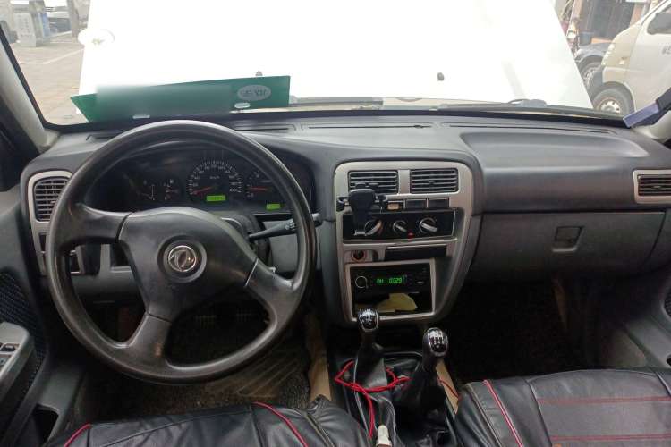 Used Dongfeng Ruichi 2013 3.2T Xingye Edition Diesel 4x4 Standard Version CYQD80-E4 Center Console