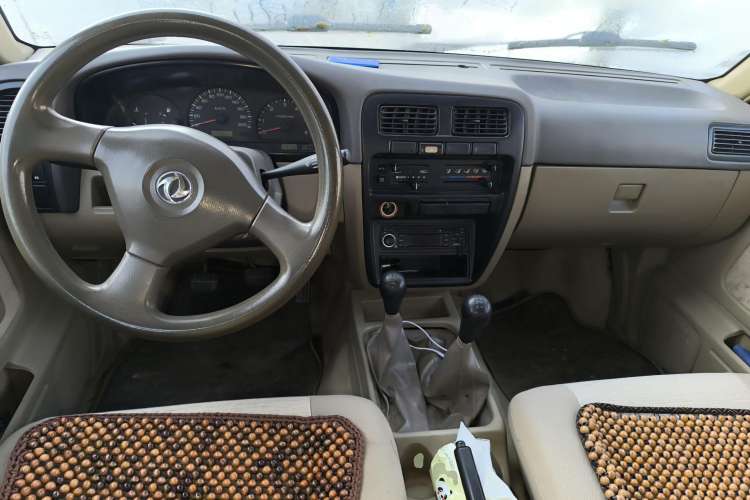 Used Dongfeng Ruichi 2013 3.0T Diesel 4x4 Standard Version CYQD80-E3 Center Console
