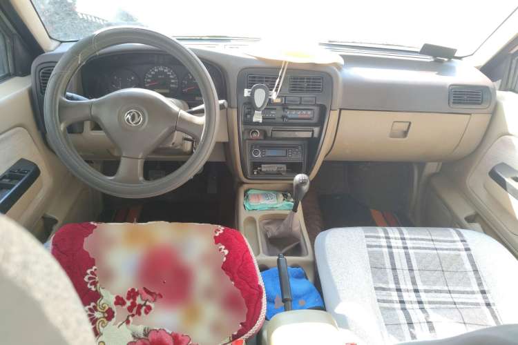 Used Dongfeng Ruichi 2013 2.2T Diesel Two-Wheel Drive Standard Version ZD22TE Center Console