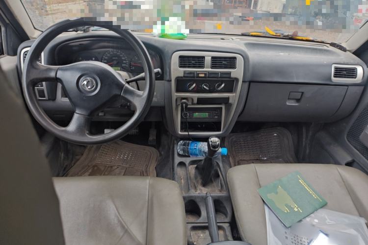 Used Dongfeng Ruichi 2013 3.2T Xingye Edition Diesel Two-Wheel Drive Standard Type CYQD80-E4 Center Console