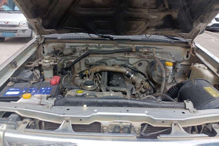 Used Dongfeng Ruichi 2013 3.2T Xingye Edition Diesel 4x4 Standard Version CYQD80-E4 Engine Bay
