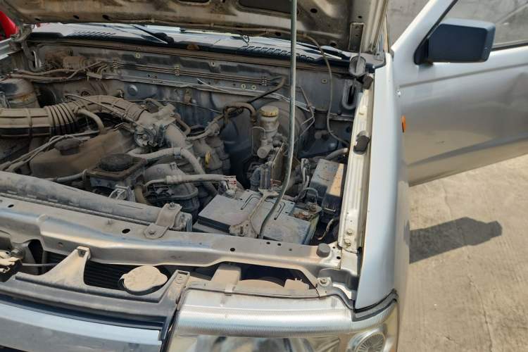 Used Dongfeng Ruichi 2013 2.4L Gasoline Two-Wheel Drive Standard Version ZG24 Engine Bay Left