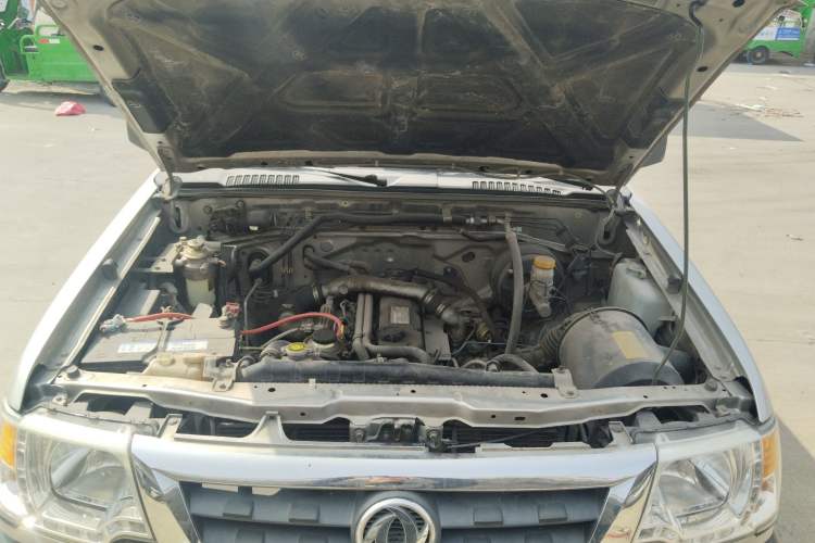 Used Dongfeng Ruichi 2013 3.2T Xingye Edition Diesel Two-Wheel Drive Standard Type CYQD80-E4 Engine Bay