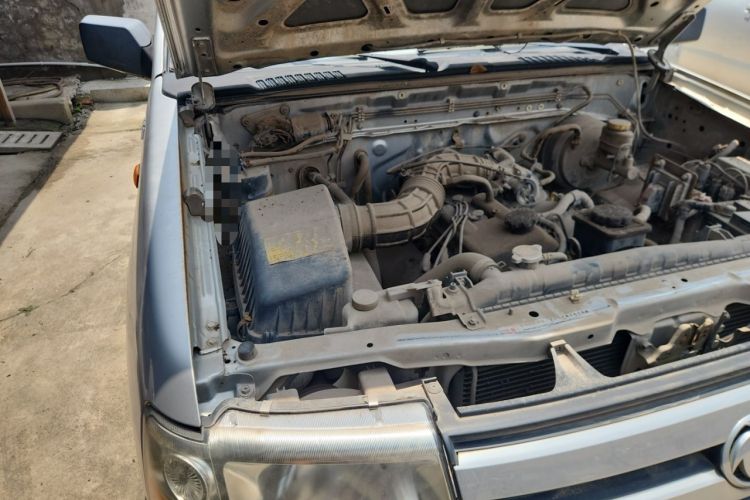Used Dongfeng Ruichi 2013 2.4L Gasoline Two-Wheel Drive Standard Version ZG24 Engine Bay Right