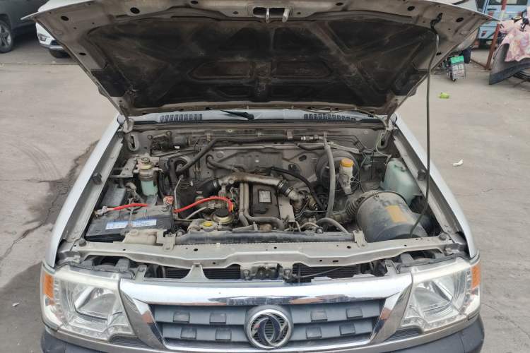Used Dongfeng Ruichi 2013 3.2T Xingye Edition Diesel Two-Wheel Drive Standard Type CYQD80-E4 Engine Bay