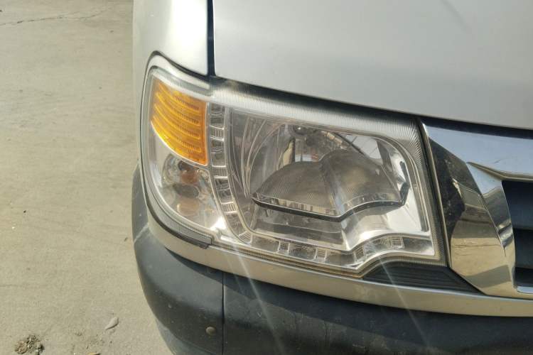 Used Dongfeng Ruichi 2013 3.2T Xingye Edition Diesel Two-Wheel Drive Standard Type CYQD80-E4 Exterior 6