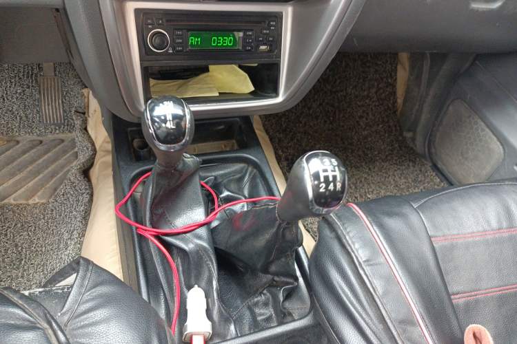 Used Dongfeng Ruichi 2013 3.2T Xingye Edition Diesel 4x4 Standard Version CYQD80-E4 Gear Lever