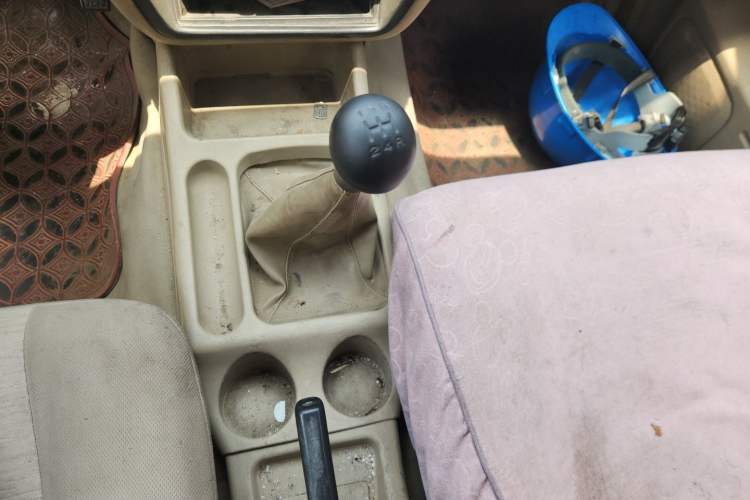 Used Dongfeng Ruichi 2013 2.4L Gasoline Two-Wheel Drive Standard Version ZG24 Gear Lever