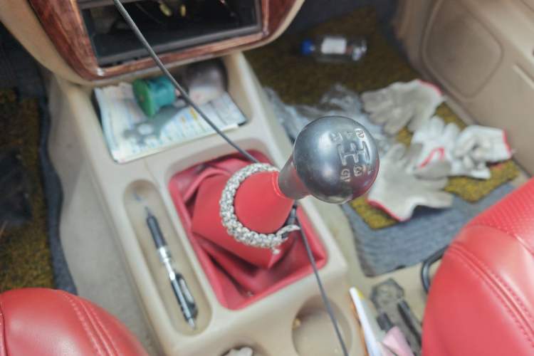 Used Dongfeng Ruichi 2013 2.5T Diesel Two-Wheel-Drive Standard Version ZD25TCR Gear Lever