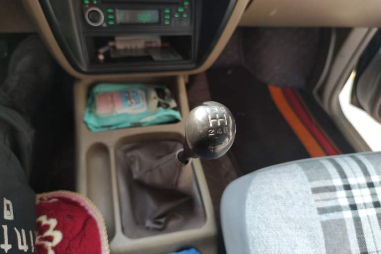 Used Dongfeng Ruichi 2013 2.2T Diesel Two-Wheel Drive Standard Version ZD22TE Gear Lever