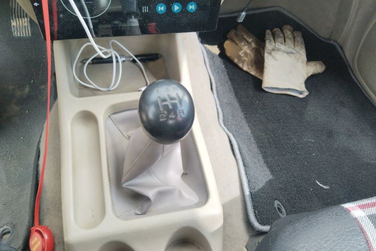 Used Dongfeng Ruichi 2013 3.2T Xingye Edition Diesel Two-Wheel Drive Standard Type CYQD80-E4 Gear Lever