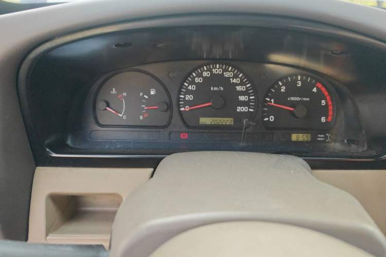 Used Dongfeng Ruichi 2013 2.5T Diesel Two-Wheel-Drive Standard Version ZD25TCR Instrument Cluster