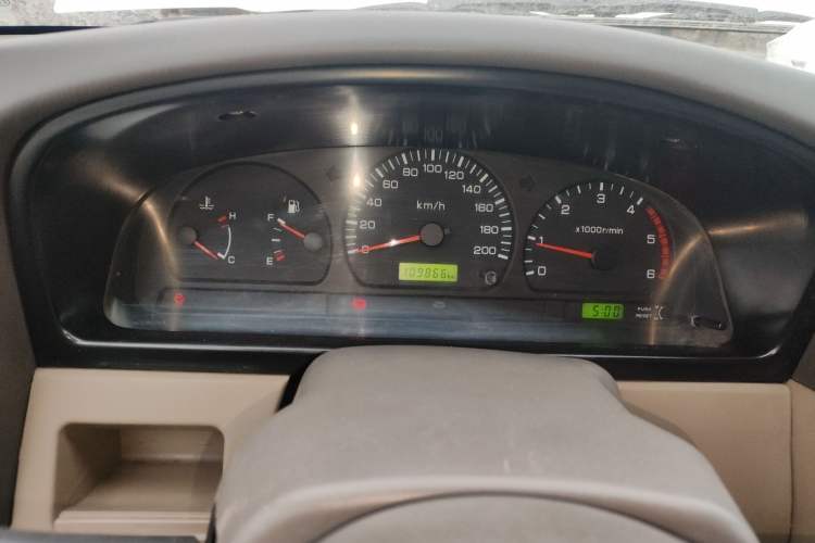 Used Dongfeng Ruichi 2013 3.2T Xingye Edition Diesel Two-Wheel Drive Standard Type CYQD80-E4 Instrument Cluster