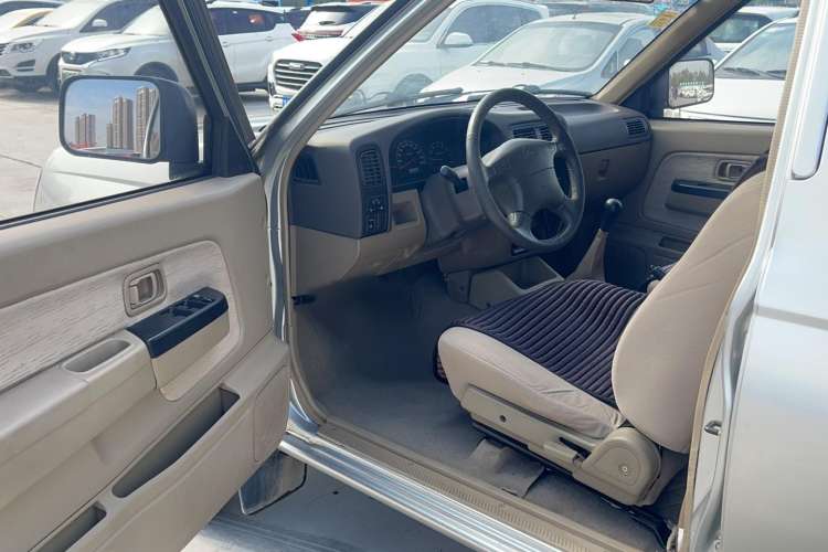 Used Dongfeng Ruichi 2013 2.4L Gasoline Two-Wheel Drive Standard Version ZG24 Interior 2