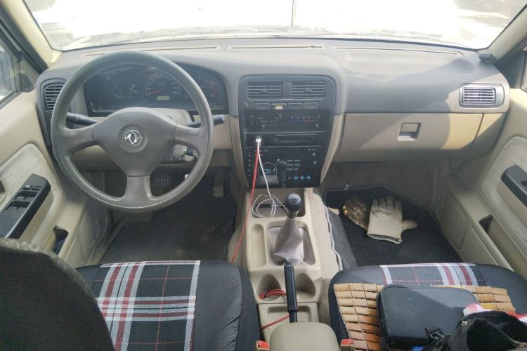 Used Dongfeng Ruichi 2013 3.2T Xingye Edition Diesel Two-Wheel Drive Standard Type CYQD80-E4 Interior 2