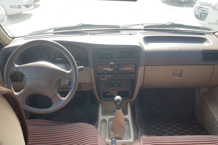 Used Dongfeng Ruichi 2013 2.4L Gasoline Two-Wheel Drive Standard Version ZG24 Interior 4
