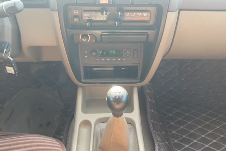 Used Dongfeng Ruichi 2013 2.4L Gasoline Two-Wheel Drive Standard Version ZG24 Interior 6