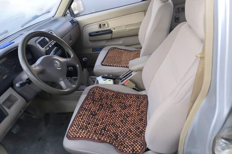 Used Dongfeng Ruichi 2013 3.0T Diesel 4x4 Standard Version CYQD80-E3 Left Front Seat