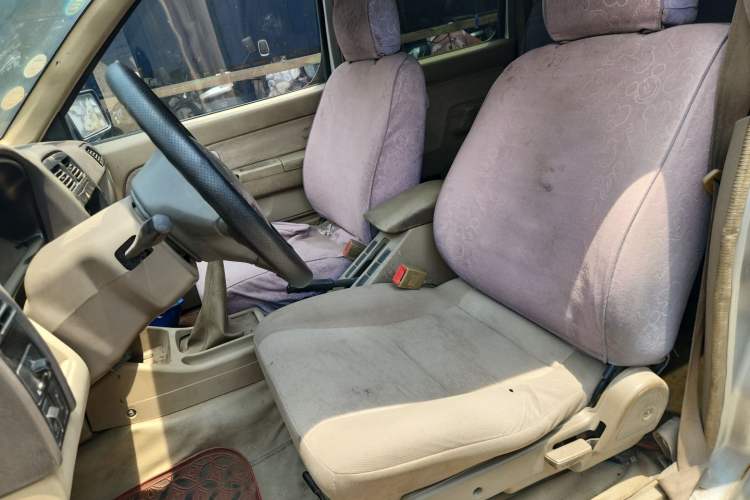 Used Dongfeng Ruichi 2013 2.4L Gasoline Two-Wheel Drive Standard Version ZG24 Left Front Seat