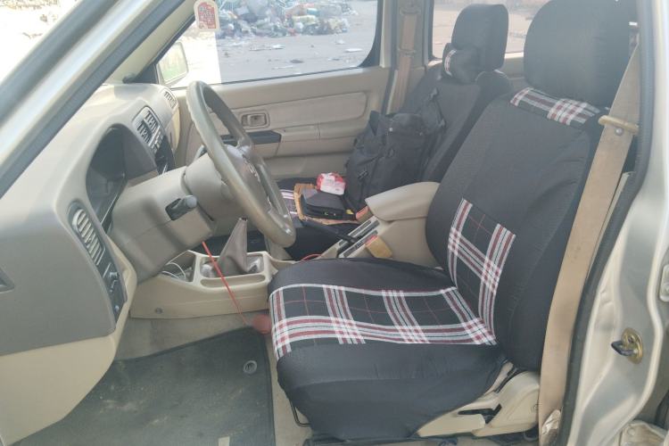 Used Dongfeng Ruichi 2013 3.2T Xingye Edition Diesel Two-Wheel Drive Standard Type CYQD80-E4 Left Front Seat