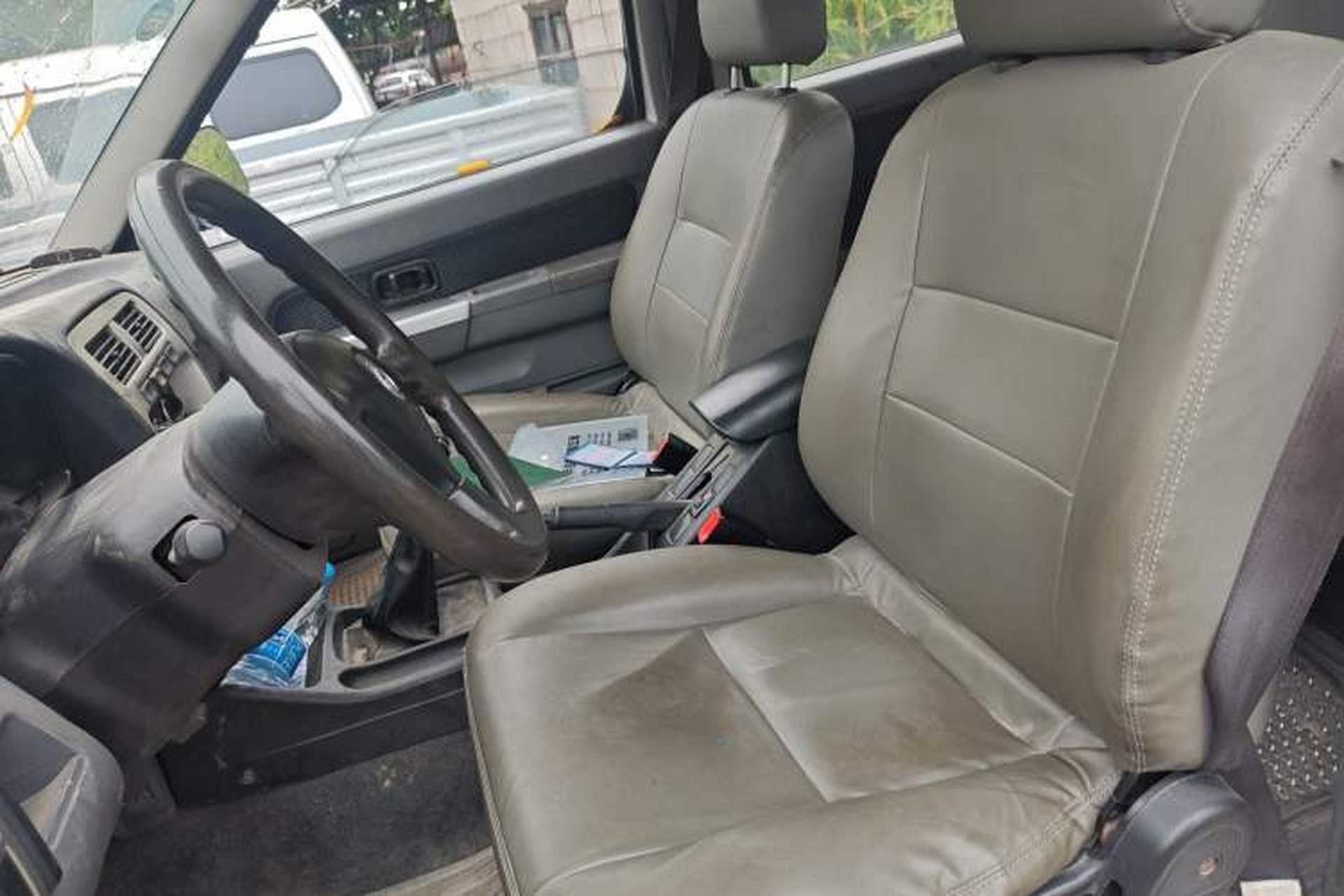 Used Dongfeng Ruichi 2013 3.2T Xingye Edition Diesel Two-Wheel Drive Standard Type CYQD80-E4 Left Front Seat