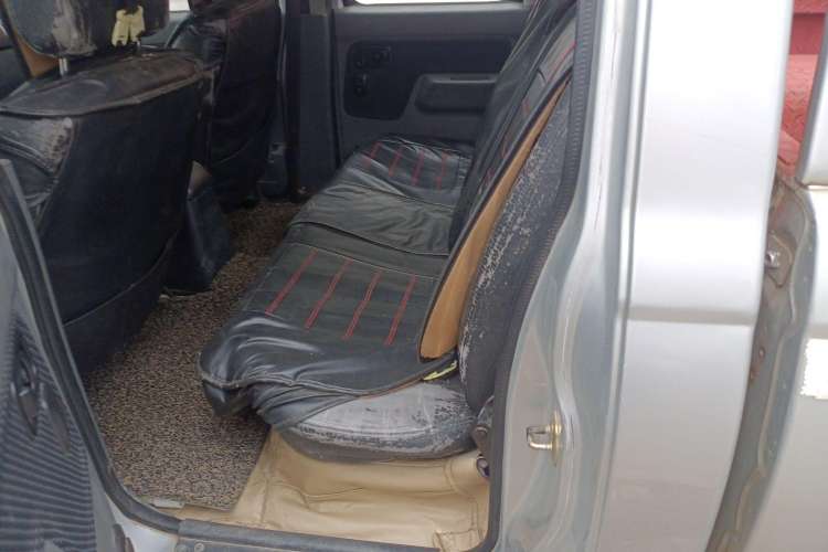 Used Dongfeng Ruichi 2013 3.2T Xingye Edition Diesel 4x4 Standard Version CYQD80-E4 Left Rear Seat