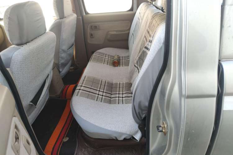 Used Dongfeng Ruichi 2013 2.2T Diesel Two-Wheel Drive Standard Version ZD22TE Left Rear Seat