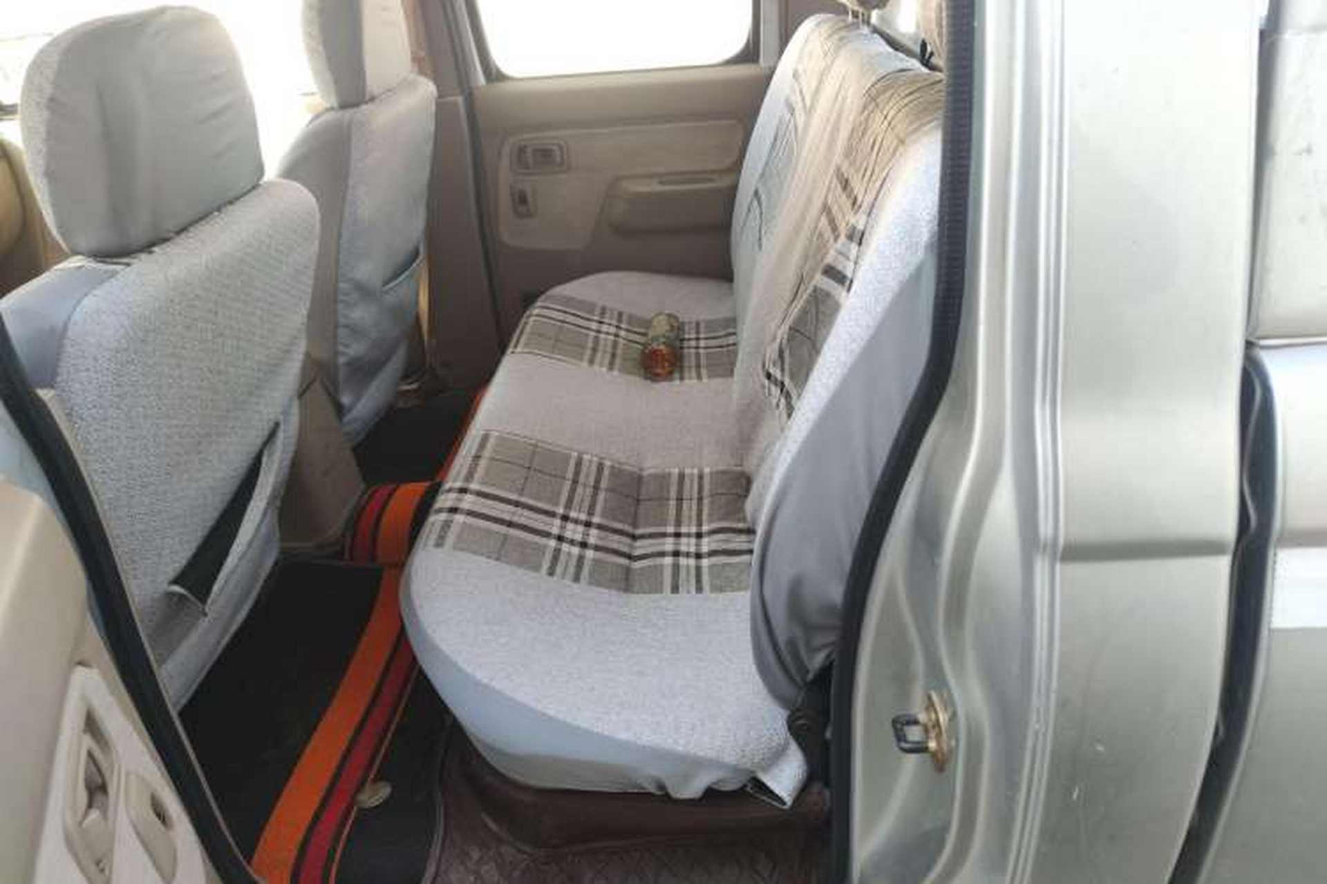 Used Dongfeng Ruichi 2013 2.2T Diesel Two-Wheel Drive Standard Version ZD22TE Left Rear Seat