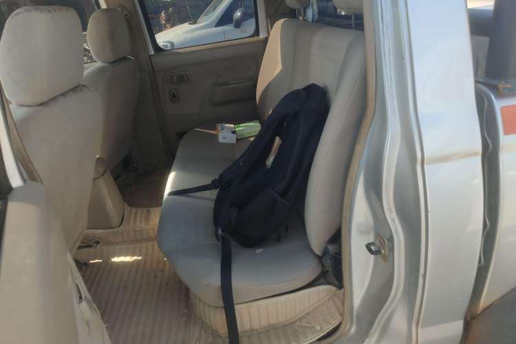 Used Dongfeng Ruichi 2013 2.4L Gasoline 4x4 Standard Edition ZG24 Left Rear Seat