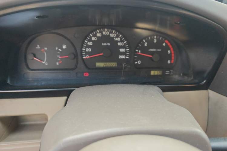 Used Dongfeng Ruichi 2013 2.5T Diesel Two-Wheel-Drive Standard Version ZD25TCR Odometer Close Up